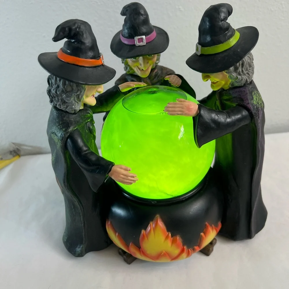 Halloween witch bubbling cauldron decoration‎
